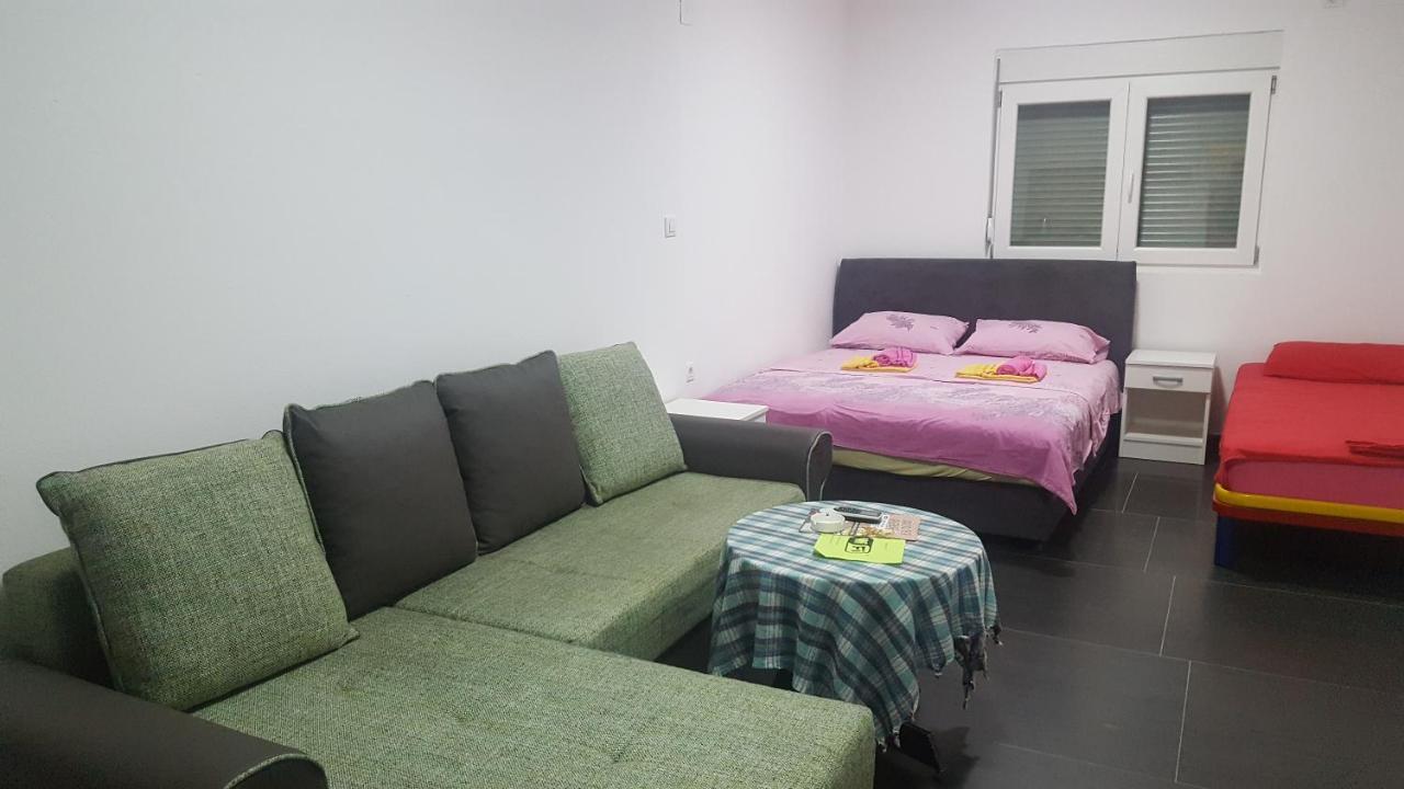 Apartments F Podgorica Luaran gambar